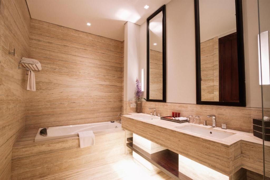 Bumi Segah Hotel Tanjung Redep Bagian luar foto